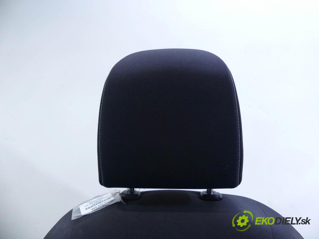 Toyota Corolla E16/E18  2013-2019 1.6 16v 132  HP manual 97 kW 1598 cm3 4- Sedačka pravý  (Sedačky, sedadlá)