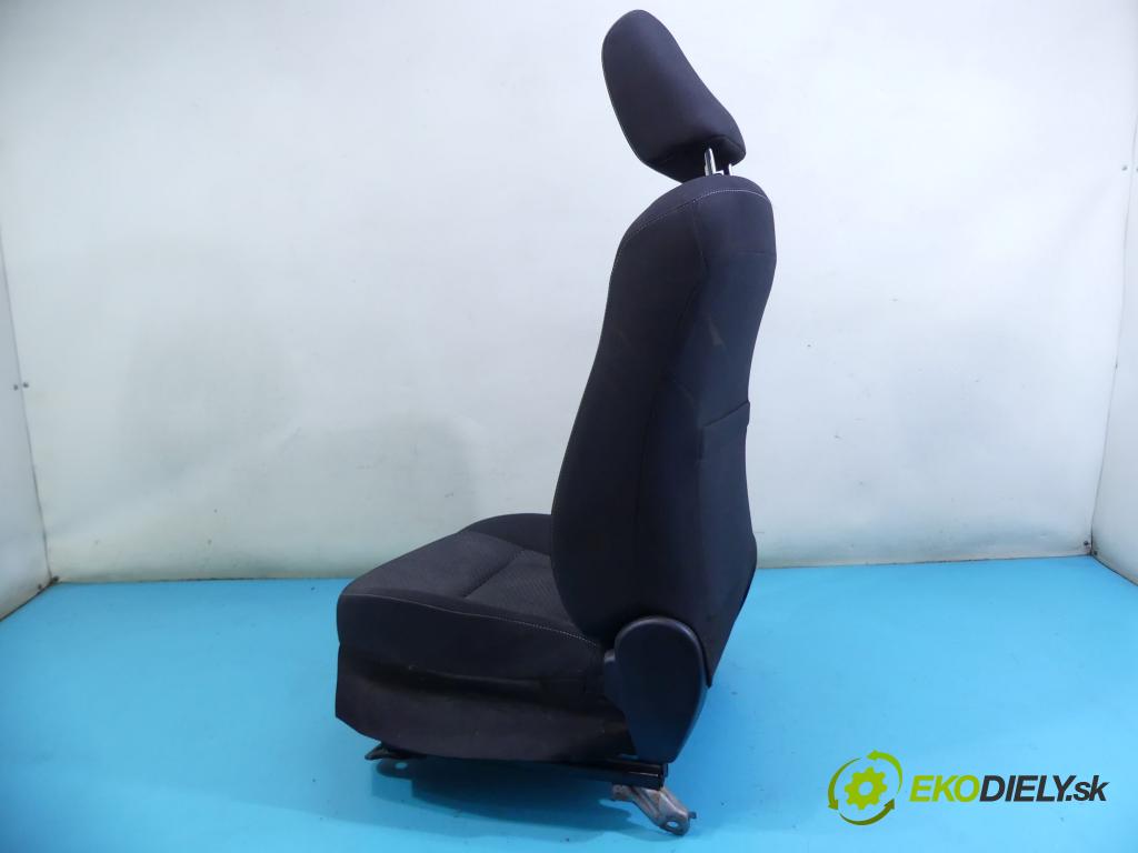 Toyota Corolla E16/E18  2013-2019 1.6 16v 132  HP manual 97 kW 1598 cm3 4- Sedačka pravý  (Sedačky, sedadlá)