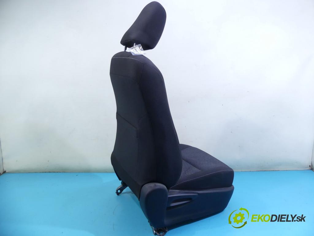 Toyota Corolla E16/E18  2013-2019 1.6 16v 132  HP manual 97 kW 1598 cm3 4- Sedačka pravý  (Sedačky, sedadlá)