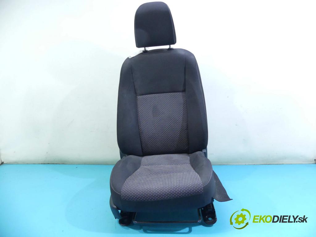 Toyota Corolla E16/E18  2013-2019 1.6 16v 132  HP manual 97 kW 1598 cm3 4- Sedačka pravý  (Sedačky, sedadlá)