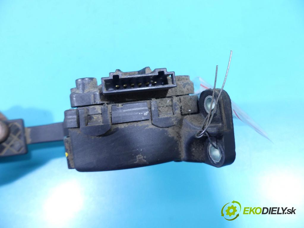 Skoda Fabia I 1999-2007 1.4 16v 80 HP manual 59 kW 1390 cm3 4- pedále 6Q1721503C (Pedále)