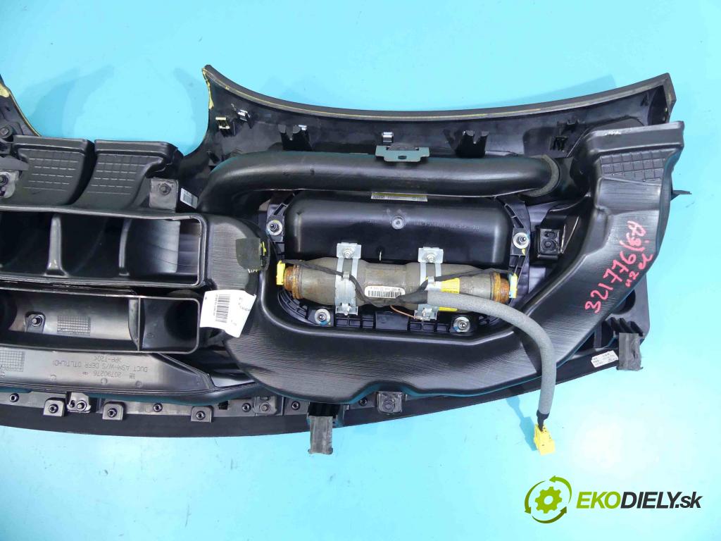 Chevrolet Malibu IV 2011-2016 2.0 160 HP manual 118 kW 1956 cm3 4- kokpit,pristrojová doska rozdeľovacia