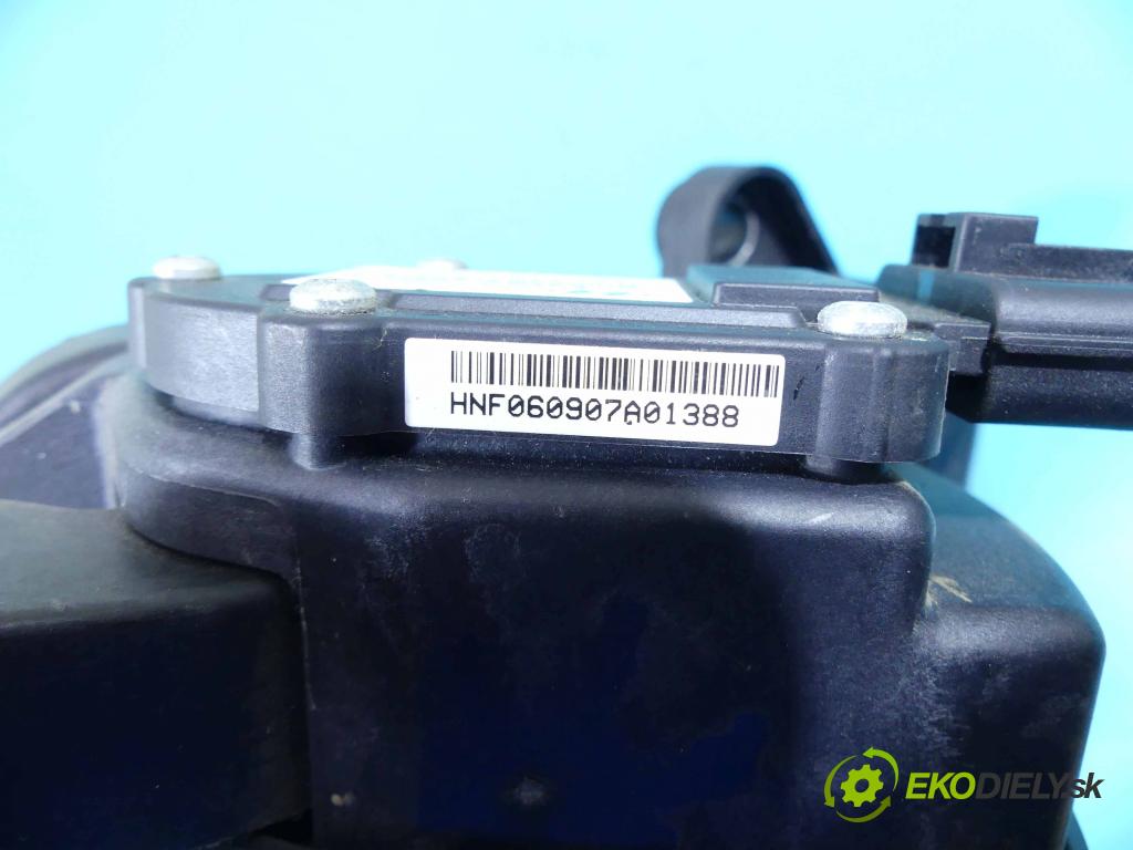 Kia Carens III  2006-2013 2.0 crdi 140 HP manual 103 kW 1991 cm3 5- pedále BJJ0401A-1D200 (Pedále)