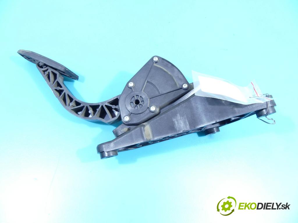 Kia Carens III  2006-2013 2.0 crdi 140 HP manual 103 kW 1991 cm3 5- pedále BJJ0401A-1D200 (Pedále)