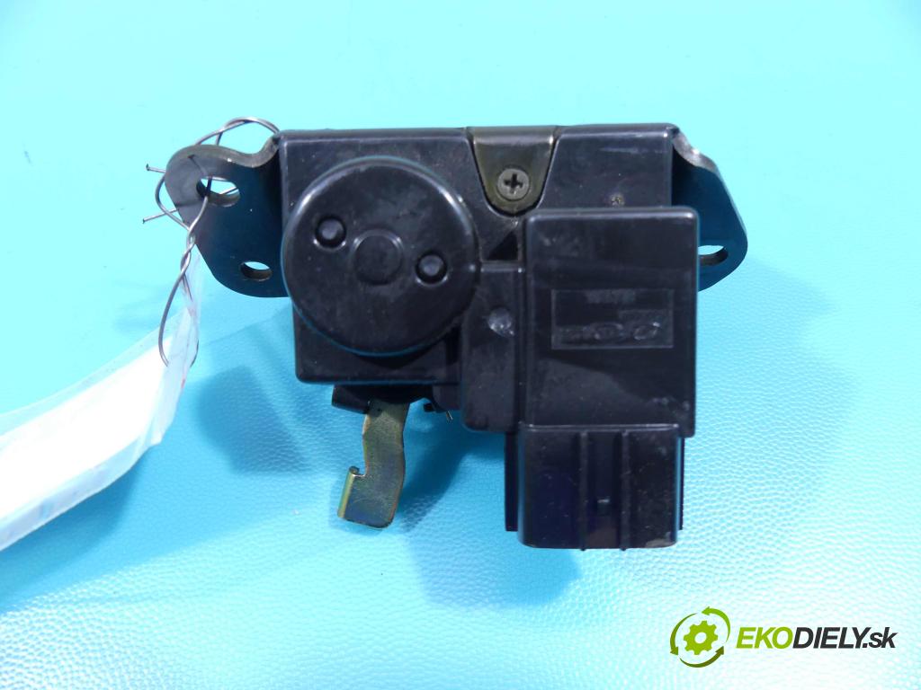 Kia Carens III  2006-2013 2.0 crdi 140 hp manual 103 kW 1991 cm3 5- zámek kufrových dveří zadní
