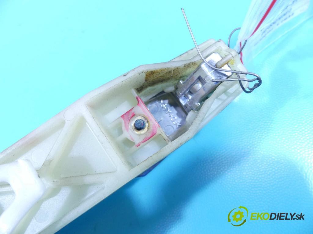 Kia Carens III  2006-2013 2.0 crdi 140 HP manual 103 kW 1991 cm3 5- rukoväť predné ľavé mimo:  (Vonkajšie predné ľavé)