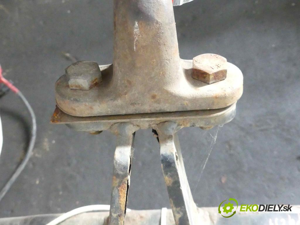 Kia Carens III  2006-2013 2.0 crdi 140 hp manual 103 kW 1991 cm3 5- oko tažné