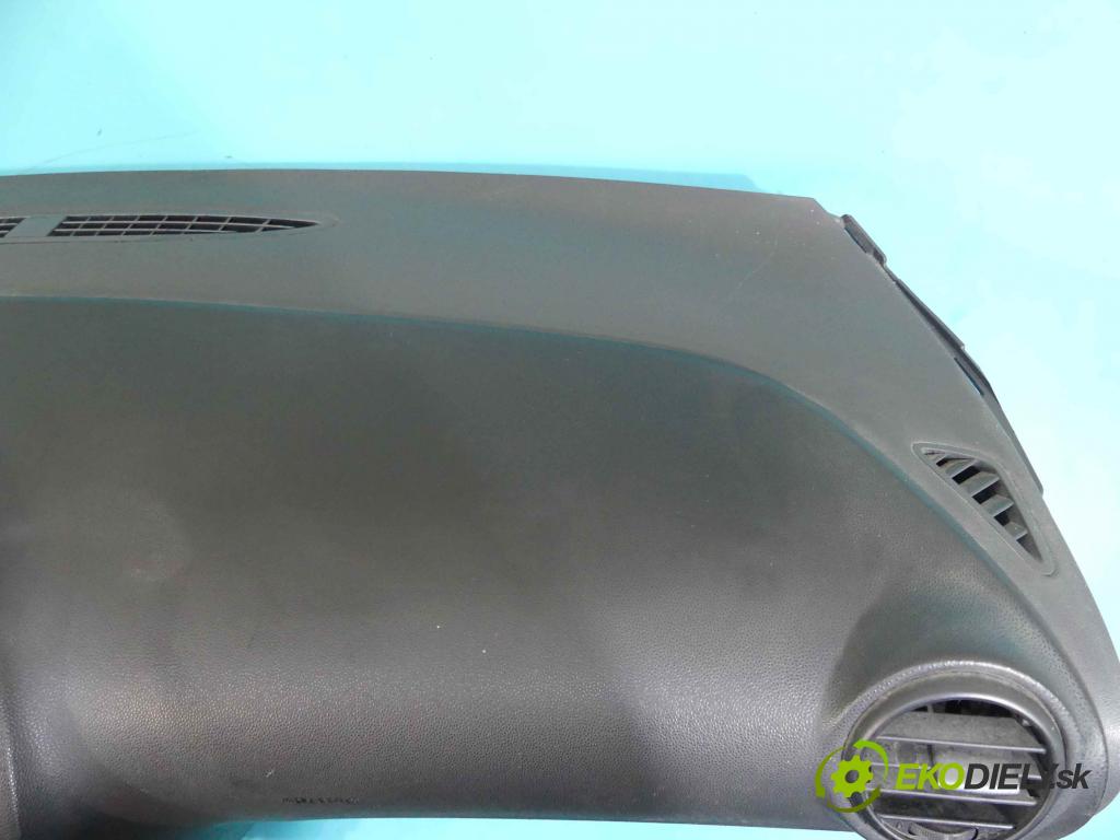 Seat Leon II 2005-2012 1.9 tdi 105 HP manual 77 kW 1896 cm3 5- kokpit,pristrojová doska rozdeľovacia