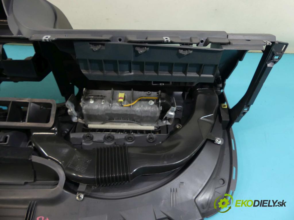 Seat Leon II 2005-2012 1.9 tdi 105 HP manual 77 kW 1896 cm3 5- kokpit,pristrojová doska rozdeľovacia