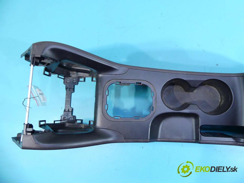 Hyundai Ix35 1.7 crdi 116 HP manual 85 kW 1685 cm3 5- operadlo 84652-2Y000 (Lakťové opierky)