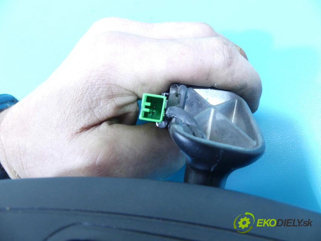 Volvo S90 2016- 2.0 T5 254KM automatic 187 kW 1969 cm3 4- zpětné zrcátko vnitřní  (Světla vnitřní)