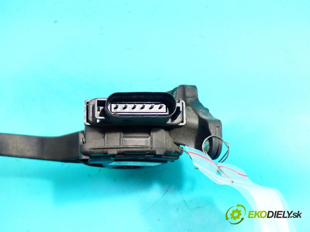 Volvo V60 I 2010-2018 3.0 T6 329KM automatic 242 kW 2953 cm3 5- pedále 31329374 (Pedále)