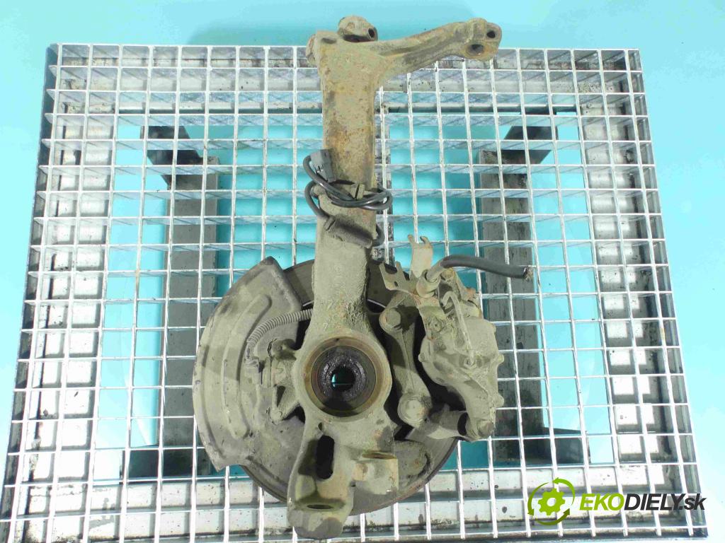 Audi A4 B5 1994-2001 1.8 20V 125 HP manual 92 kW 1781 cm3 5- náboj pravé  (Náboje)