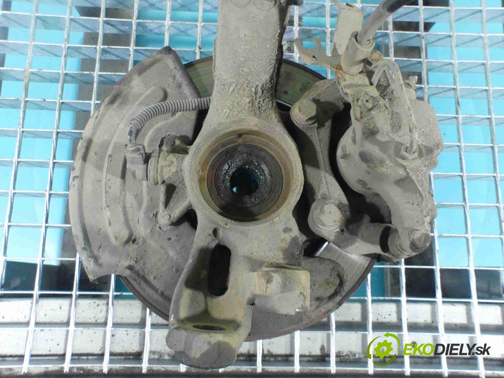 Audi A4 B5 1994-2001 1.8 20V 125 HP manual 92 kW 1781 cm3 5- náboj pravé  (Náboje)