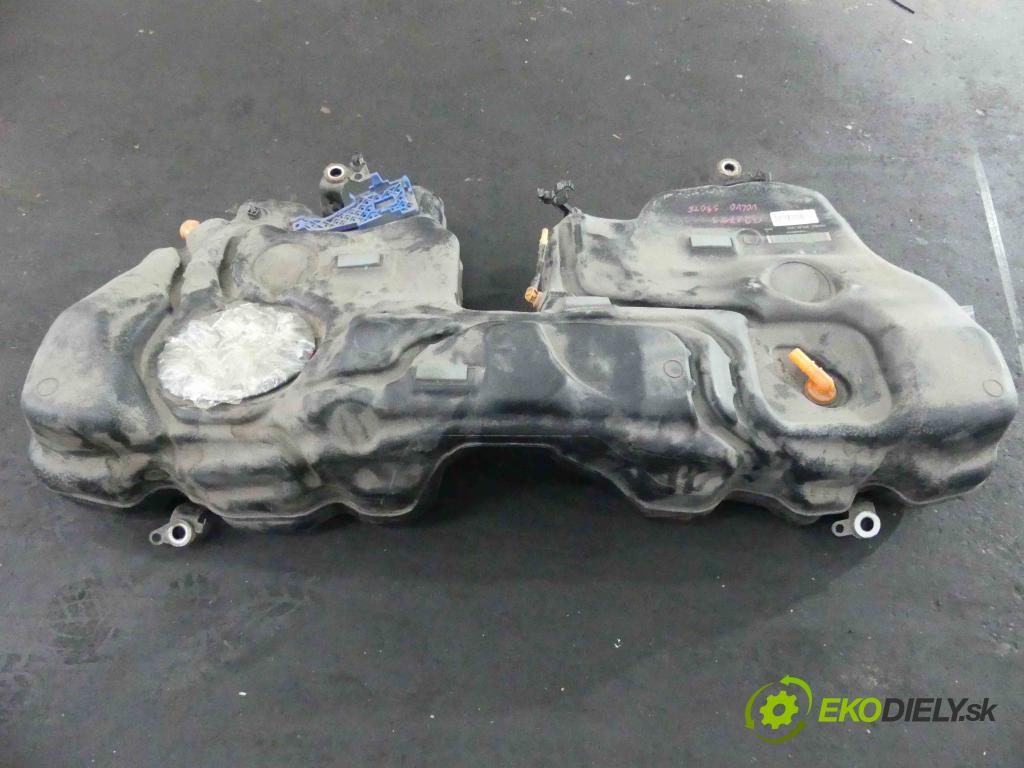 Volvo S90 2016- 2.0 T5 254KM automatic 187 kW 1969 cm3 4- Nádrž: paliva P31478591 (Nádrže)