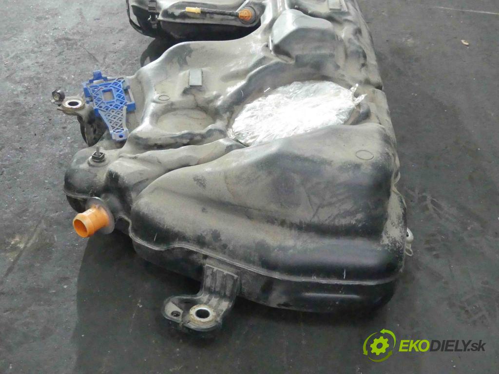 Volvo S90 2016- 2.0 T5 254KM automatic 187 kW 1969 cm3 4- Nádrž: paliva P31478591 (Nádrže)