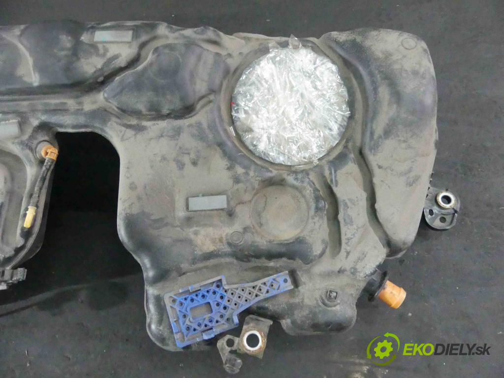 Volvo S90 2016- 2.0 T5 254KM automatic 187 kW 1969 cm3 4- Nádrž: paliva P31478591 (Nádrže)