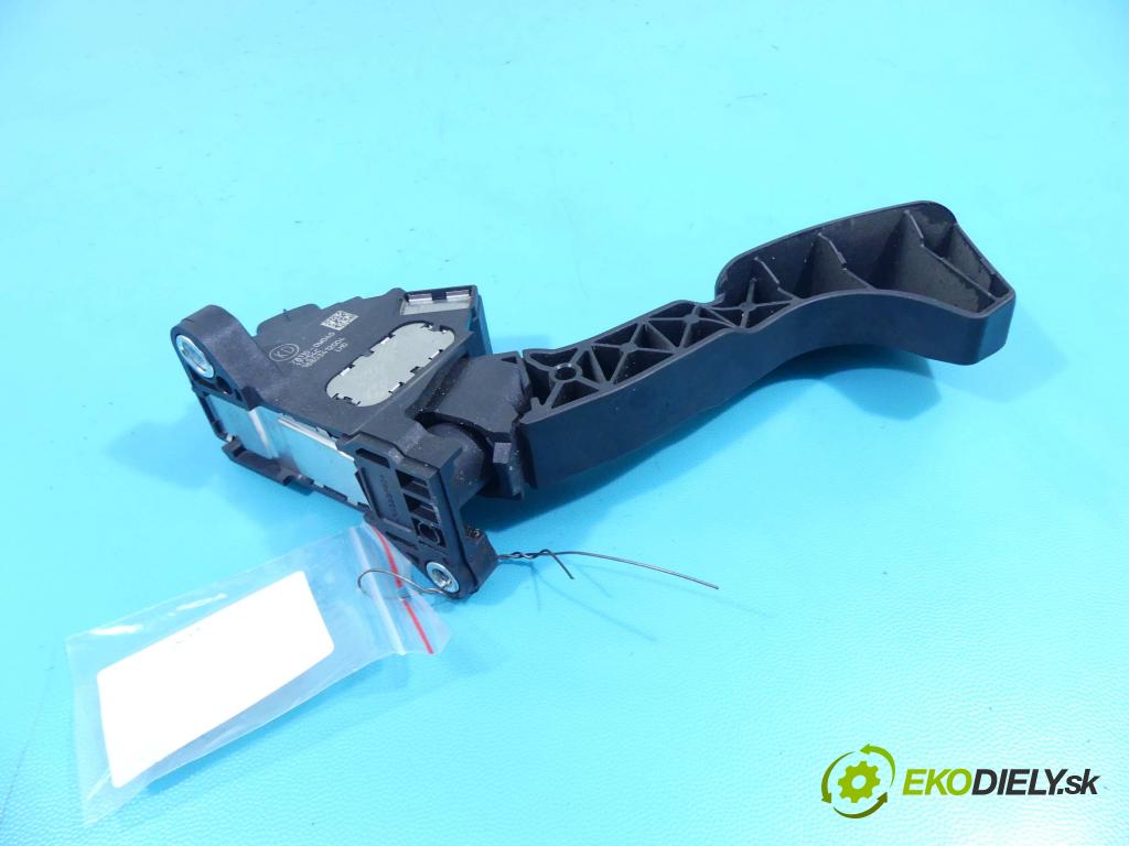 Toyota Auris II 2012-2018 1.6 D4D 111KM manual 82 kW 1598 cm3 5- pedále 78110-0W040 (Pedále)