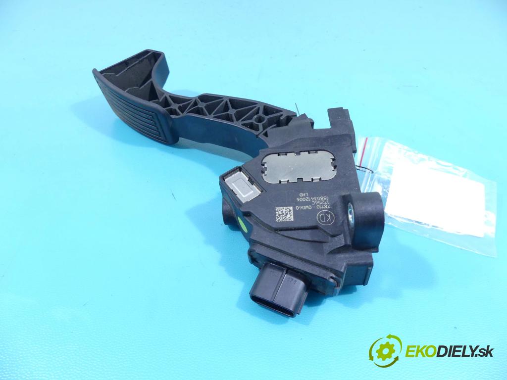 Toyota Auris II 2012-2018 1.6 D4D 111KM manual 82 kW 1598 cm3 5- pedále 78110-0W040 (Pedále)