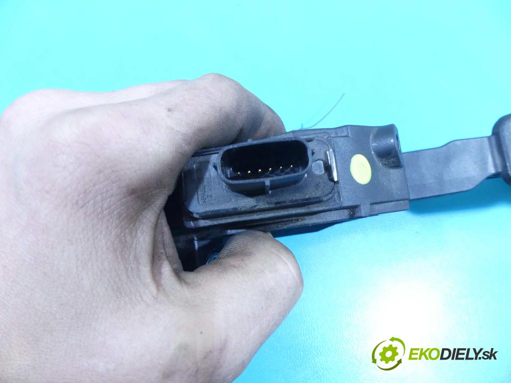 Toyota Auris II 2012-2018 1.6 D4D 111KM manual 82 kW 1598 cm3 5- pedále 78110-0W040 (Pedále)