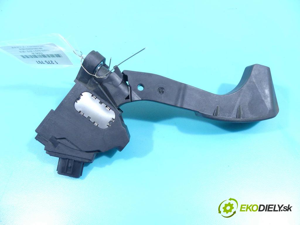 Toyota Auris II 2012-2018 1.6 D4D 111KM manual 82 kW 1598 cm3 5- pedále 78110-0W040 (Pedále)