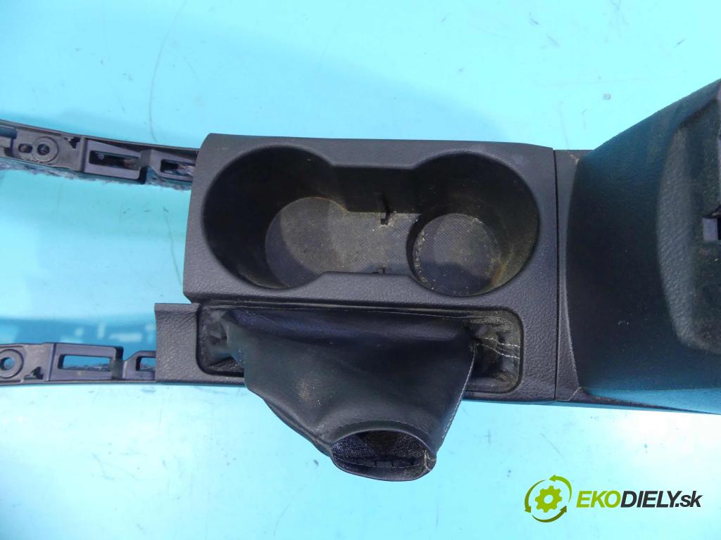 Toyota Auris II 2012-2018 1.6 D4D 111KM manual 82 kW 1598 cm3 5- operadlo 58910-02160 (Lakťové opierky)