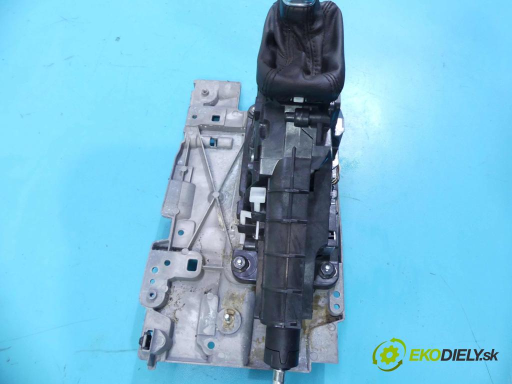 Volvo S90 2016- 2.0 T5 254KM automatic 187 kW 1969 cm3 4- Páka: Změny: stupeň,rýchlosť P31694188 (Rýchlostné páky / kulisy)