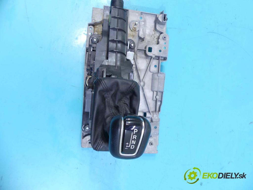 Volvo S90 2016- 2.0 T5 254KM automatic 187 kW 1969 cm3 4- Páka: Změny: stupeň,rýchlosť P31694188 (Rýchlostné páky / kulisy)