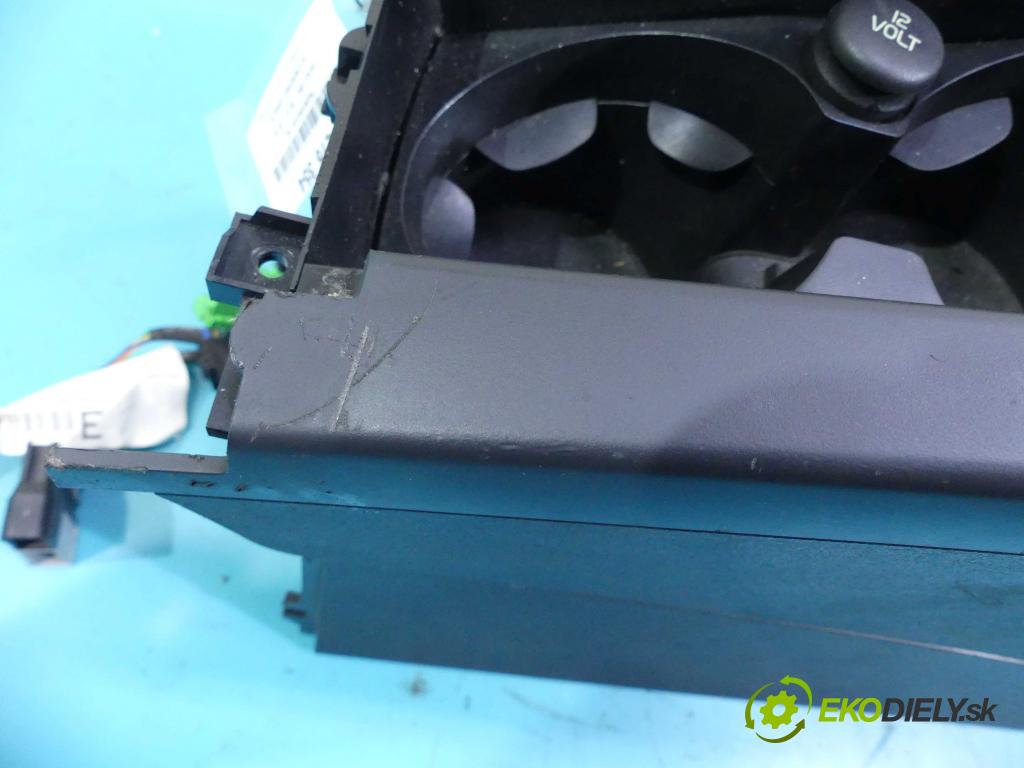 Volvo V60 I 2010-2018 3.0 T6 329KM automatic 242 kW 2953 cm3 5- operadlo 39819457 (Lakťové opierky)