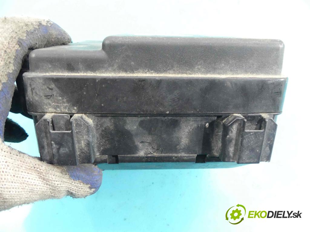 Honda Fr-v 2.0 16v 150 hp manual 110 kW 1998 cm3 5- skříňka pojistková  (Pojistkové skříňky)