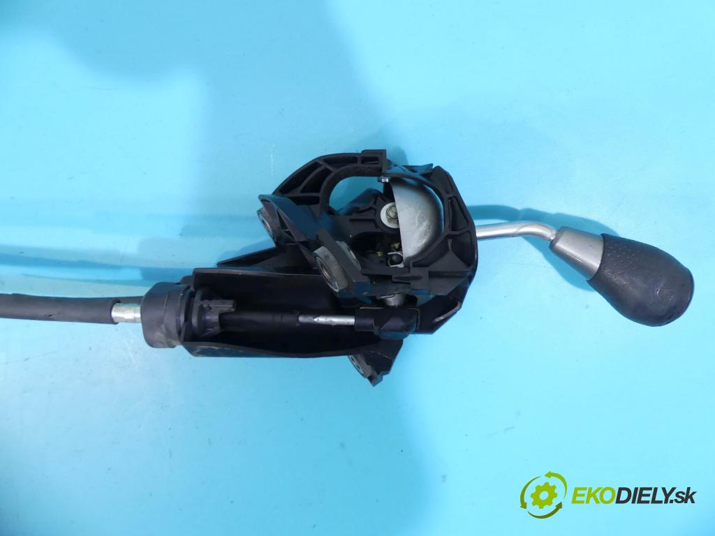 Honda Fr-v 2.0 16v 150 HP manual 110 kW 1998 cm3 5- Páka: Změny: stupeň,rýchlosť  (Rýchlostné páky / kulisy)