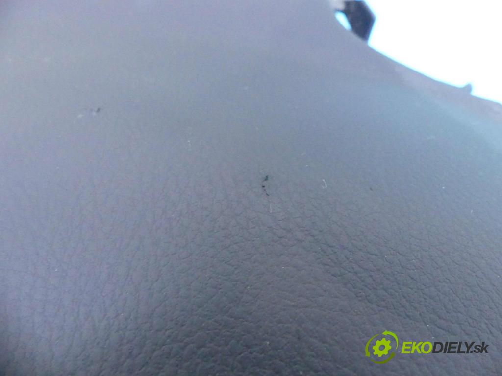Toyota Auris II 2012-2018 1.6 D4D 111KM manual 82 kW 1598 cm3 5- kokpit,pristrojová doska rozdeľovacia