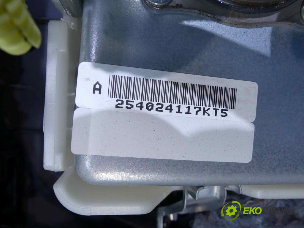 Toyota Auris II 2012-2018 1.6 D4D 111KM manual 82 kW 1598 cm3 5- kokpit,pristrojová doska rozdeľovacia
