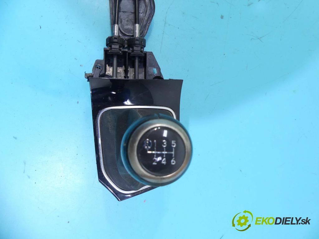 Toyota Auris II 2012-2018 1.6 D4D 111KM manual 82 kW 1598 cm3 5- Páka: Změny: stupeň,rýchlosť  (Rýchlostné páky / kulisy)