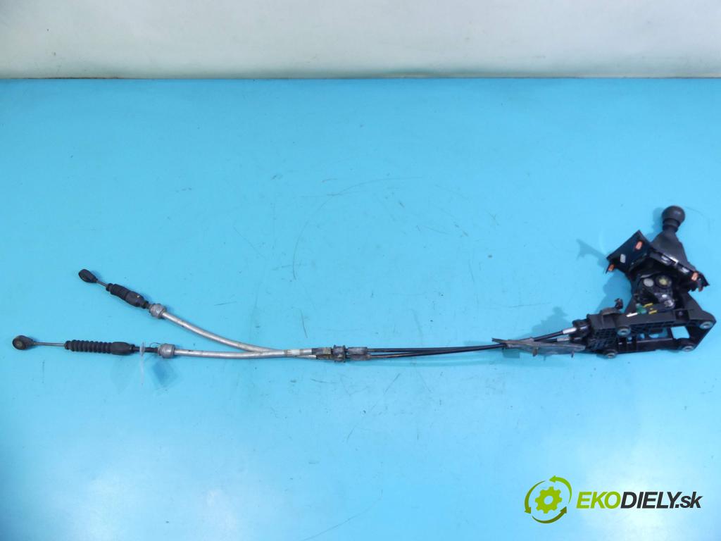 Toyota Auris II 2012-2018 1.6 D4D 111KM manual 82 kW 1598 cm3 5- Páka: Změny: stupeň,rýchlosť  (Rýchlostné páky / kulisy)