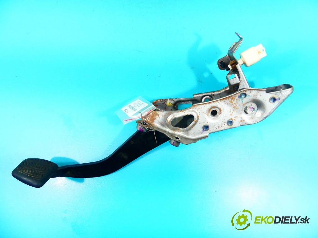 Toyota Auris II 2012-2018 1.6 D4D 111KM manual 82 kW 1598 cm3 5- pedále  (Pedále)