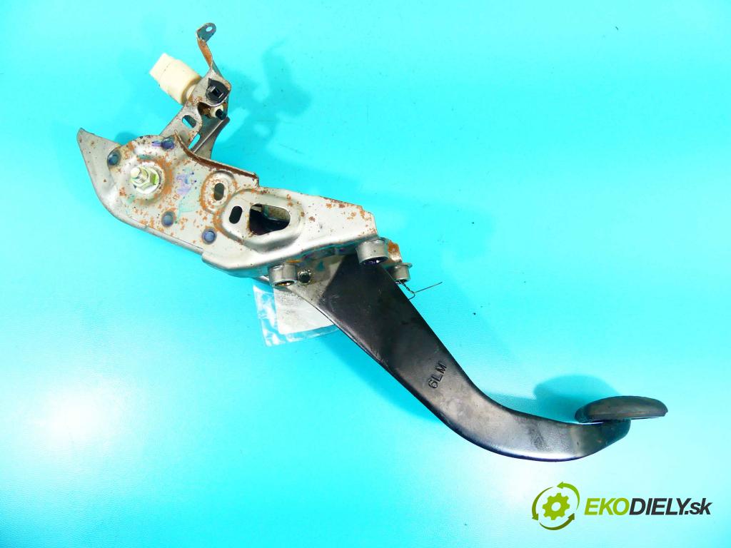 Toyota Auris II 2012-2018 1.6 D4D 111KM manual 82 kW 1598 cm3 5- pedále  (Pedále)