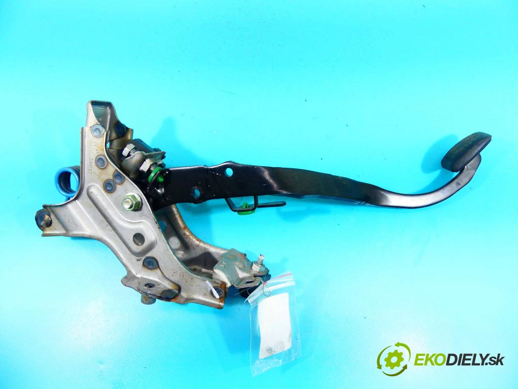 Toyota Auris II 2012-2018 1.6 D4D 111KM manual 82 kW 1598 cm3 5- pedále  (Pedále)