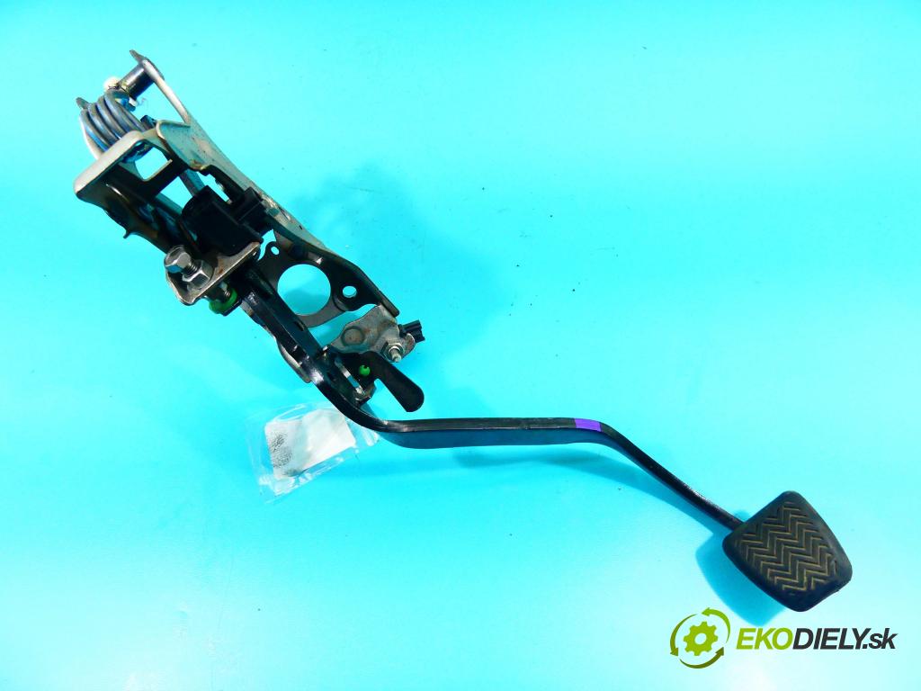 Toyota Auris II 2012-2018 1.6 D4D 111KM manual 82 kW 1598 cm3 5- pedále  (Pedále)