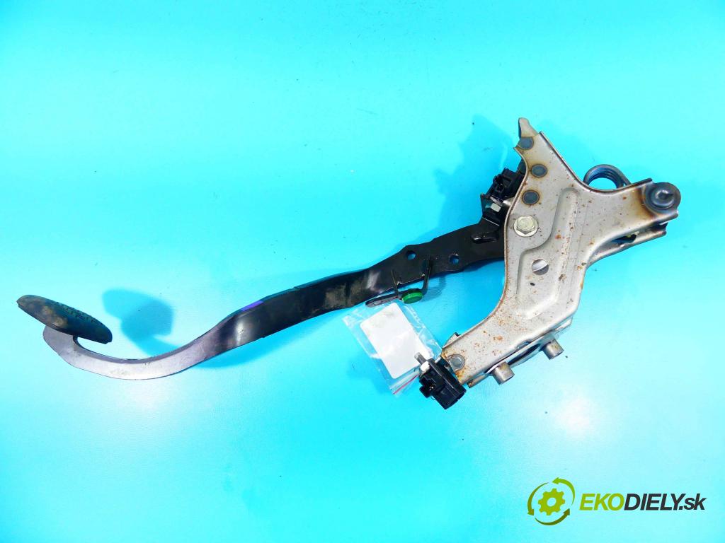 Toyota Auris II 2012-2018 1.6 D4D 111KM manual 82 kW 1598 cm3 5- pedále  (Pedále)