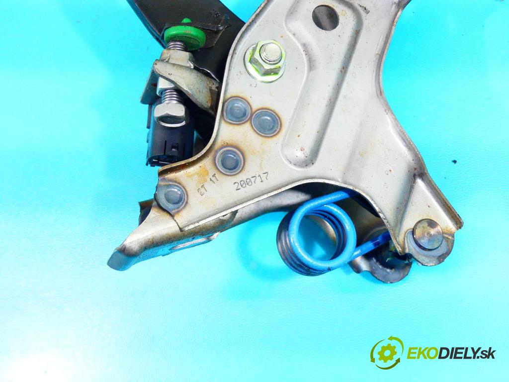 Toyota Auris II 2012-2018 1.6 D4D 111KM manual 82 kW 1598 cm3 5- pedále  (Pedále)