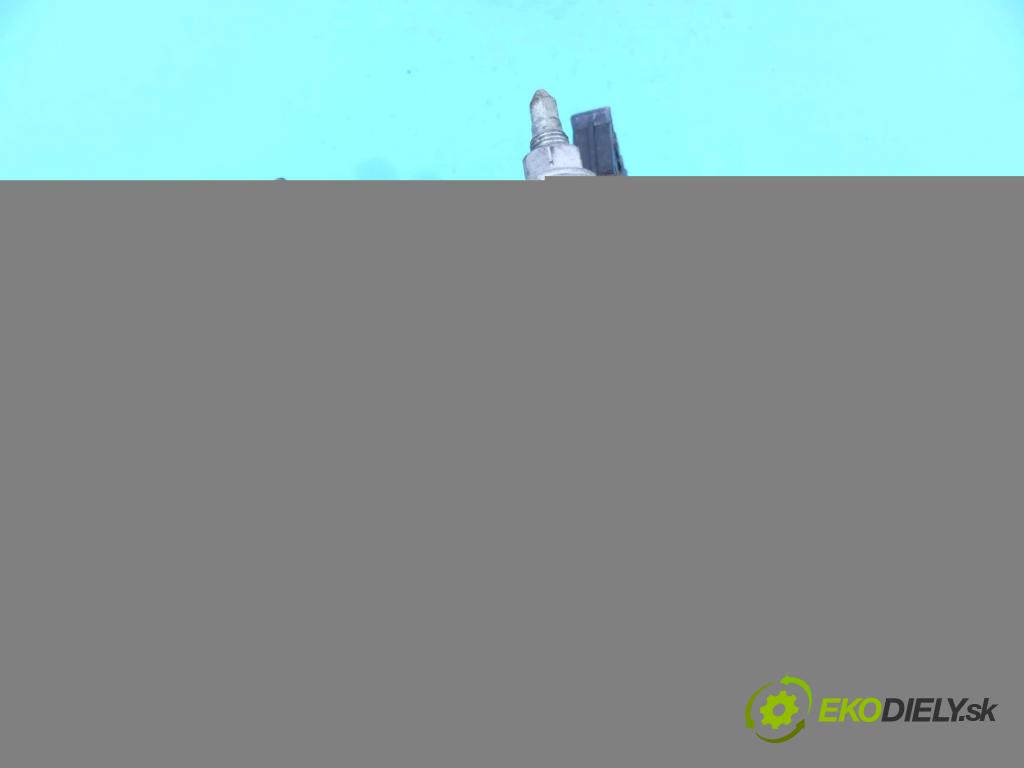 Toyota Auris II 2012-2018 1.6 D4D 111KM manual 82 kW 1598 cm3 5- airbag motora  (Držiaky motora)