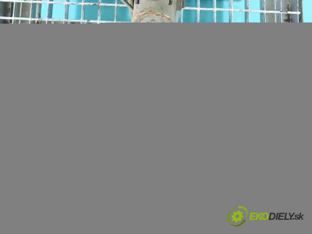 Toyota Auris II 2012-2018 1.6 D4D 111KM manual 82 kW 1598 cm3 5- náboj ľavé (Náboje)