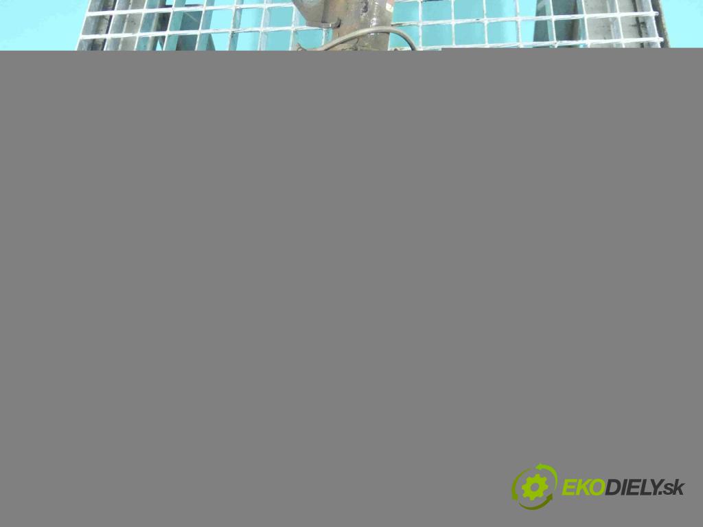 Toyota Auris II 2012-2018 1.6 D4D 111KM manual 82 kW 1598 cm3 5- náboj ľavé  (Náboje)