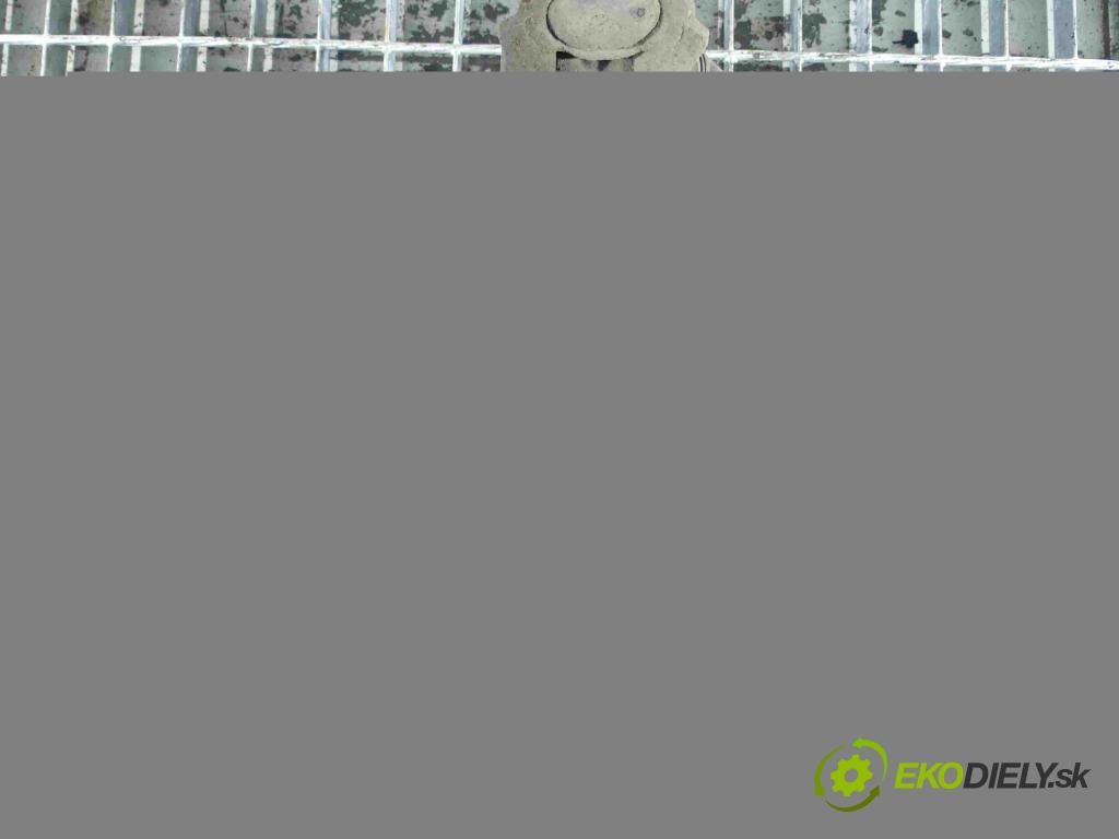 Toyota Auris II 2012-2018 1.6 D4D 111KM manual 82 kW 1598 cm3 5- náboj pravé (Náboje)