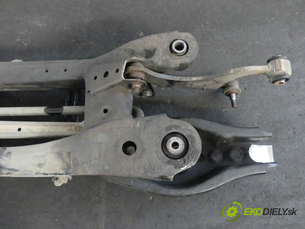 Toyota Auris II 2012-2018 1.6 D4D 111KM manual 82 kW 1598 cm3 5- zadní výztuha