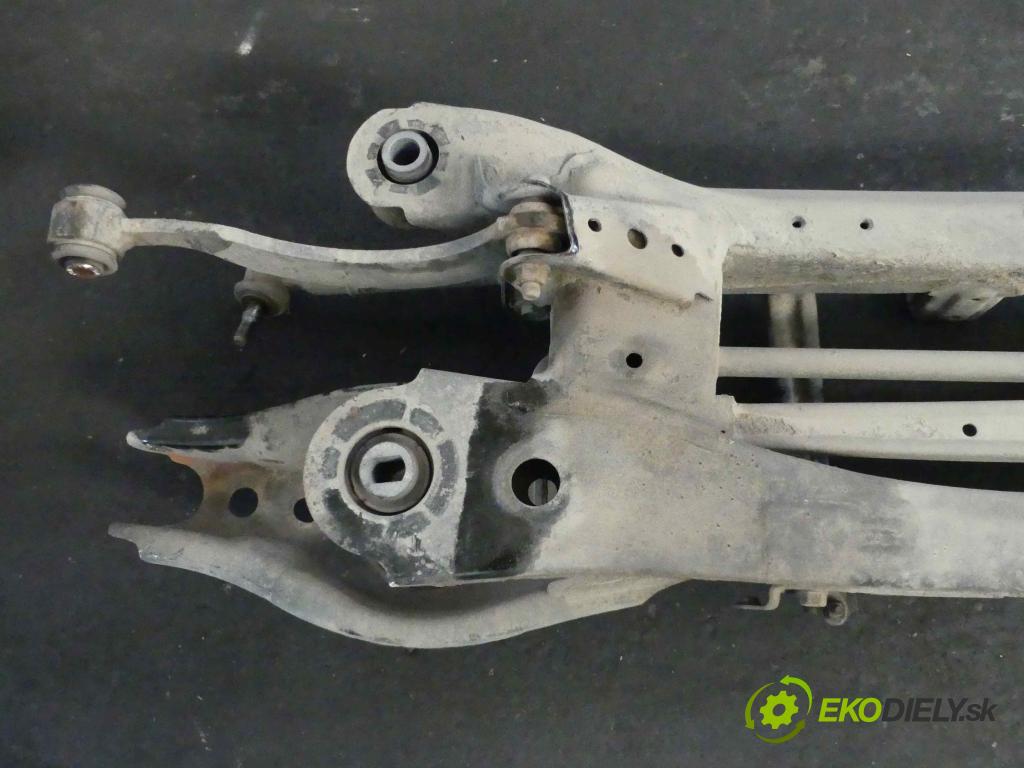 Toyota Auris II 2012-2018 1.6 D4D 111KM manual 82 kW 1598 cm3 5- zadní výztuha