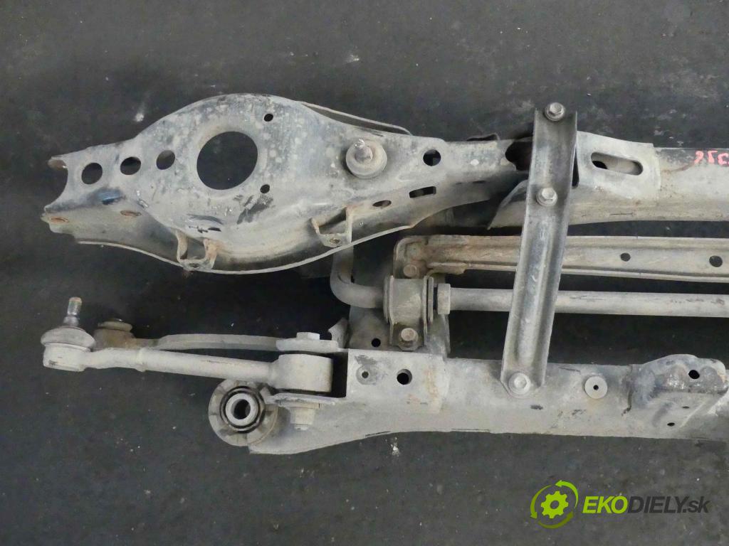 Toyota Auris II 2012-2018 1.6 D4D 111KM manual 82 kW 1598 cm3 5- zadní výztuha