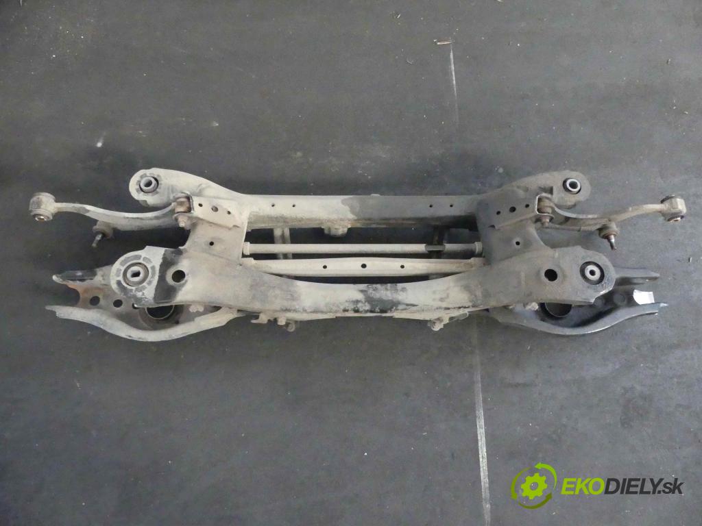 Toyota Auris II 2012-2018 1.6 D4D 111KM manual 82 kW 1598 cm3 5- zadní výztuha 