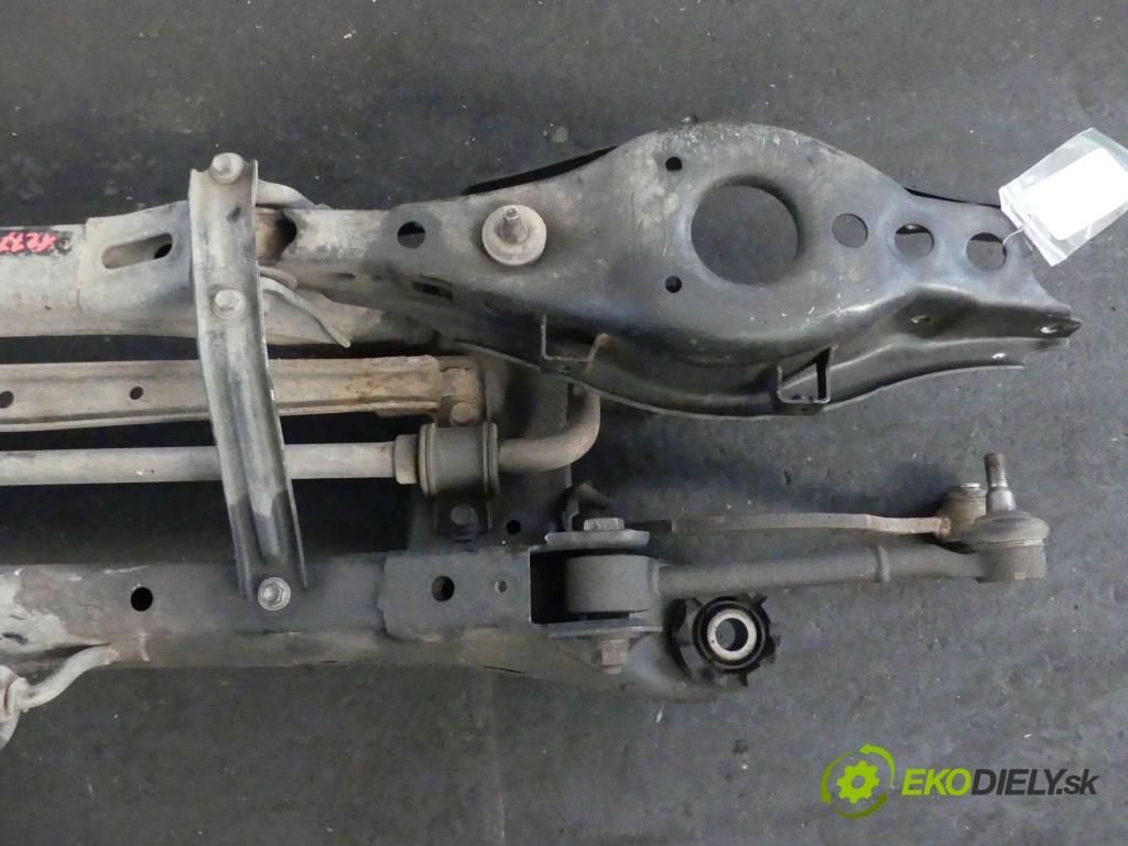 Toyota Auris II 2012-2018 1.6 D4D 111KM manual 82 kW 1598 cm3 5- zadní výztuha